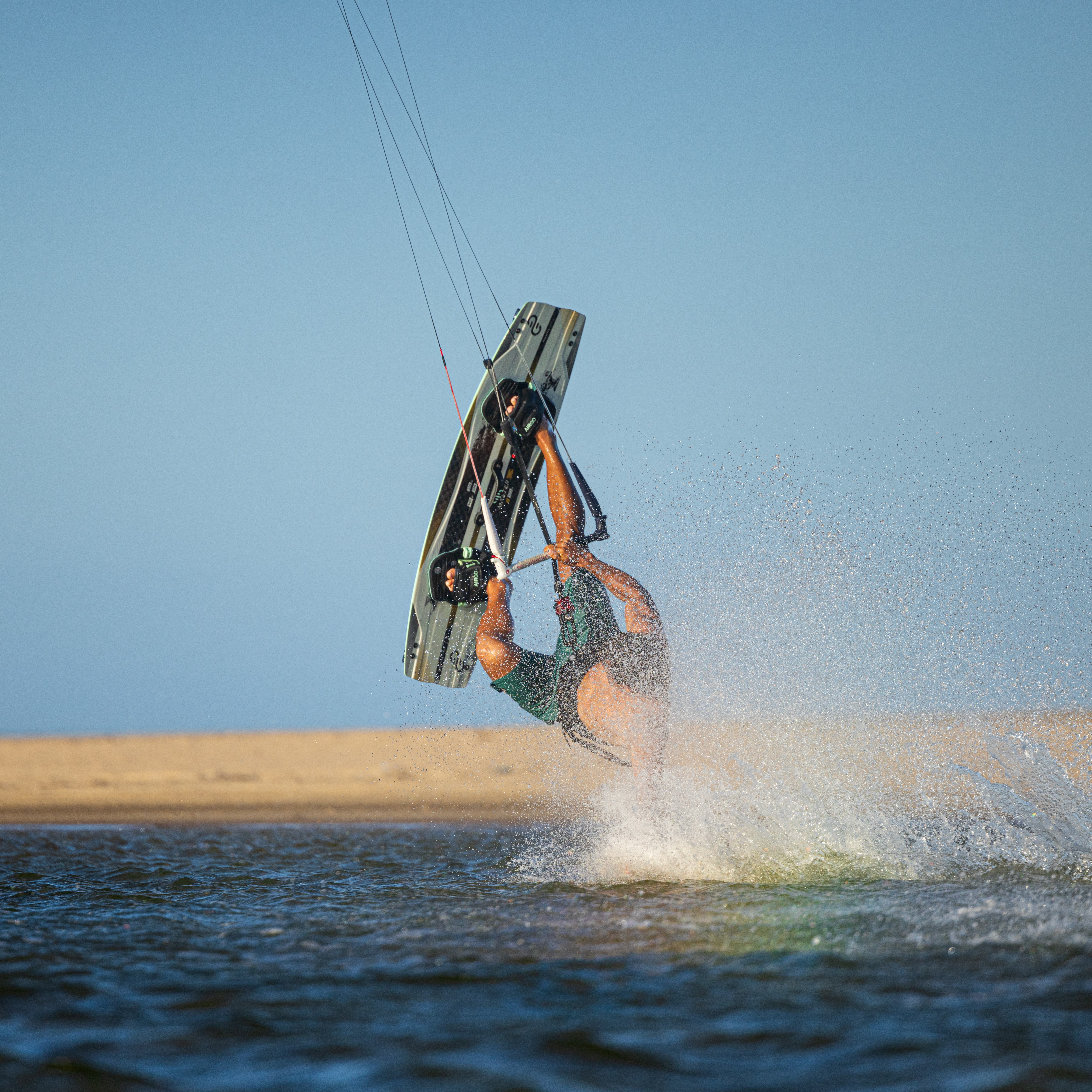 TWINTIP DE KITESURF ELEVEIGHT MASTER C+ V6